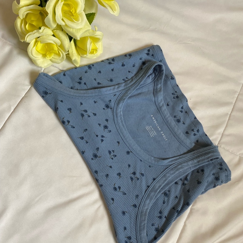 American eagle, women’s size xs, tank top, blue with blue flowers